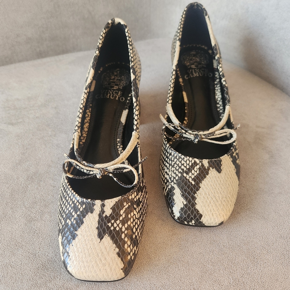 Vince Camuto Pumps 9.5 Grey Snake Leather Charley Mary Jane Chunky Heel New $110